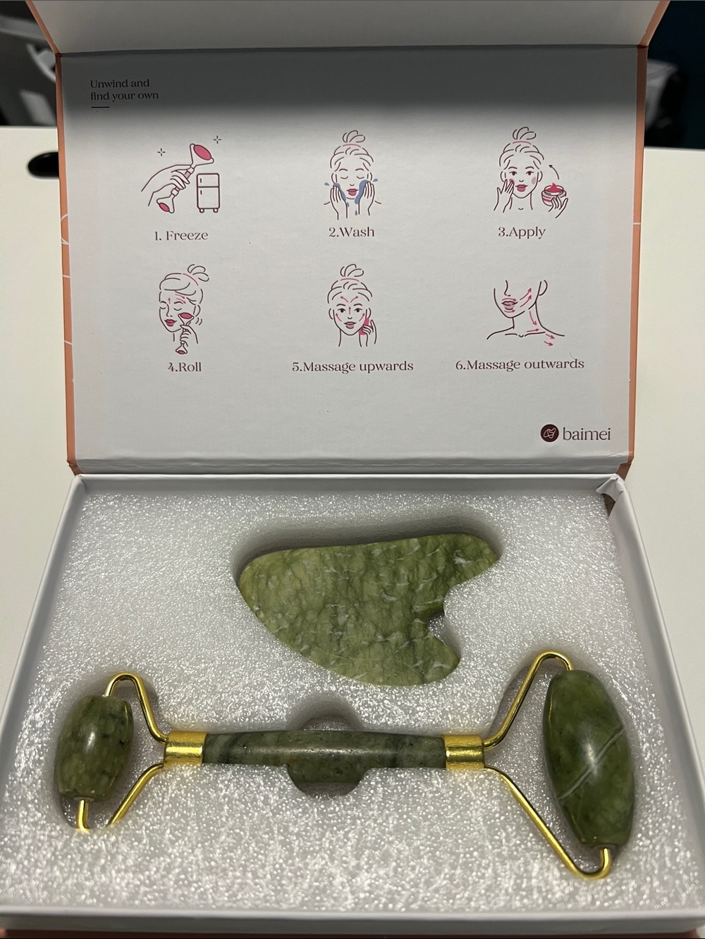 Jade roller and gua sha